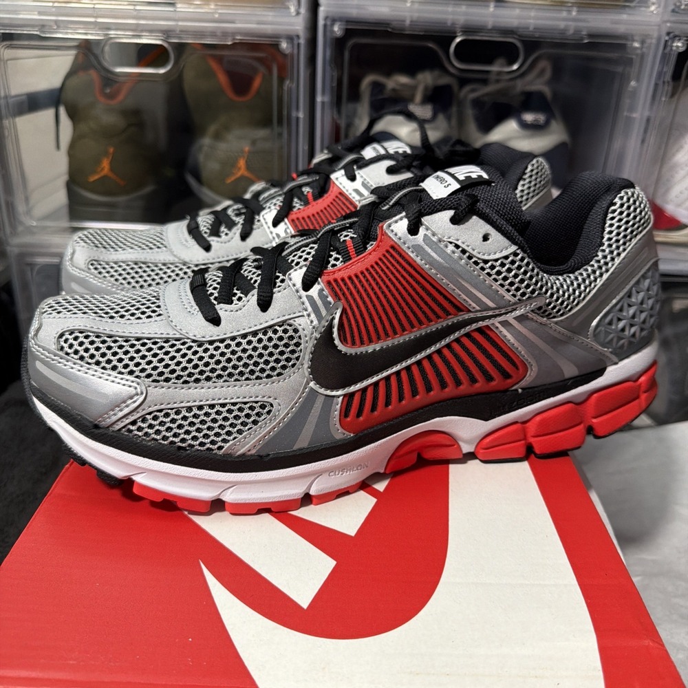 Nike Air Zoom Vomero 5 'Bright Crimson Metallic Silver' FJ4151 005 Size 12